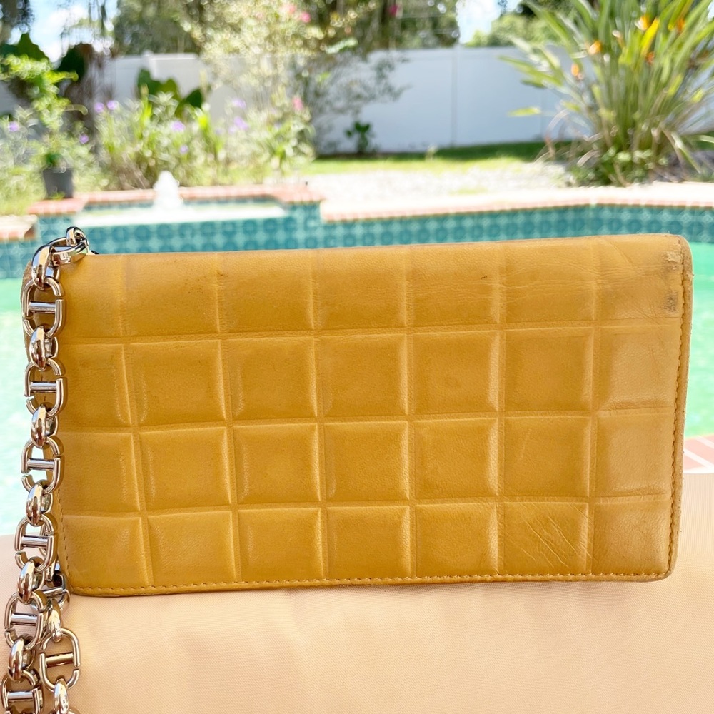 CHANEL Mustard Crossbody Bag with Chain - Picture 7 of 12